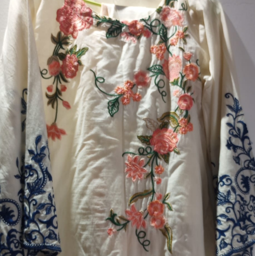 Three piece shalwar qameez, beautiful embroidery,